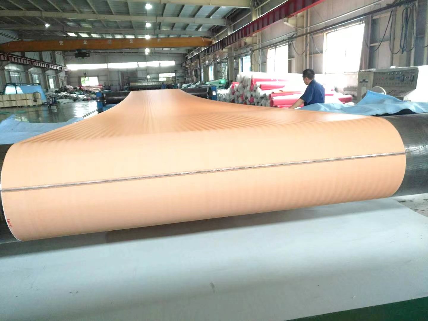 真空帶式過濾機在工作時，濾布的狀態(tài)會如何變化？