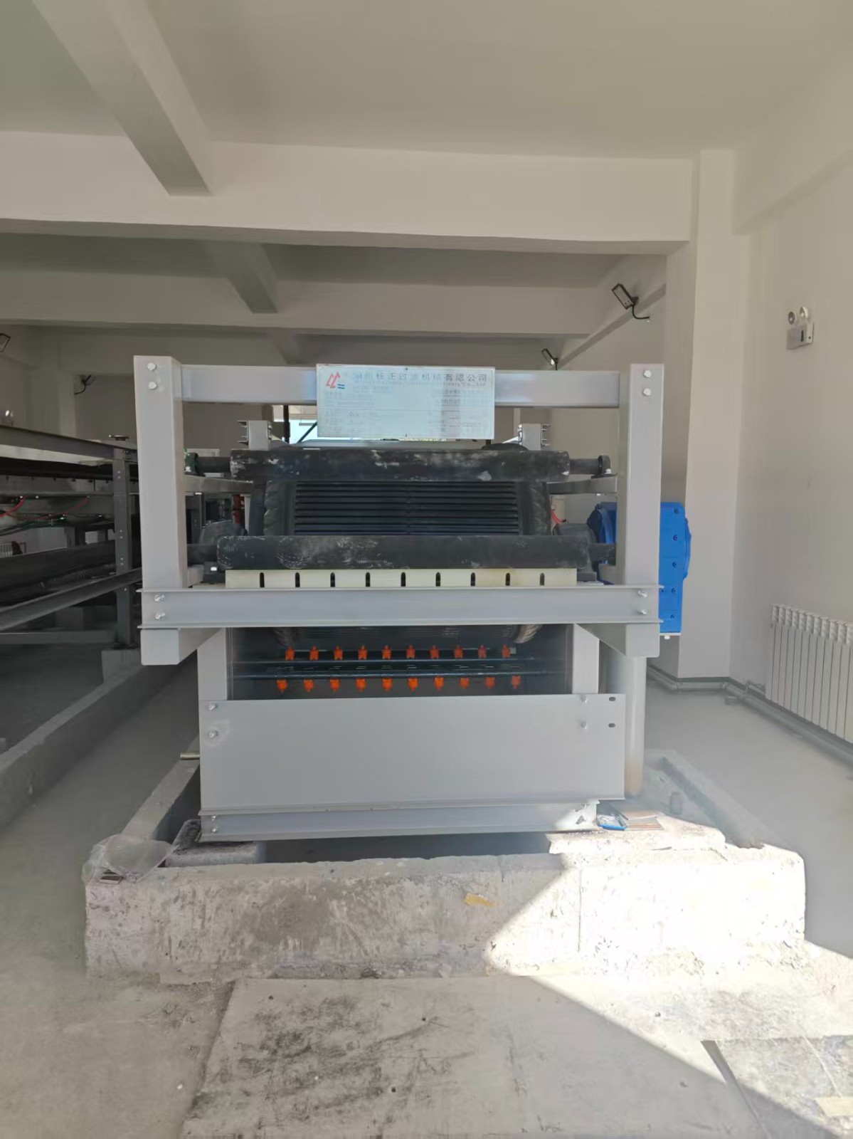 DG型固定盤帶式真空過濾機的運行原理是？