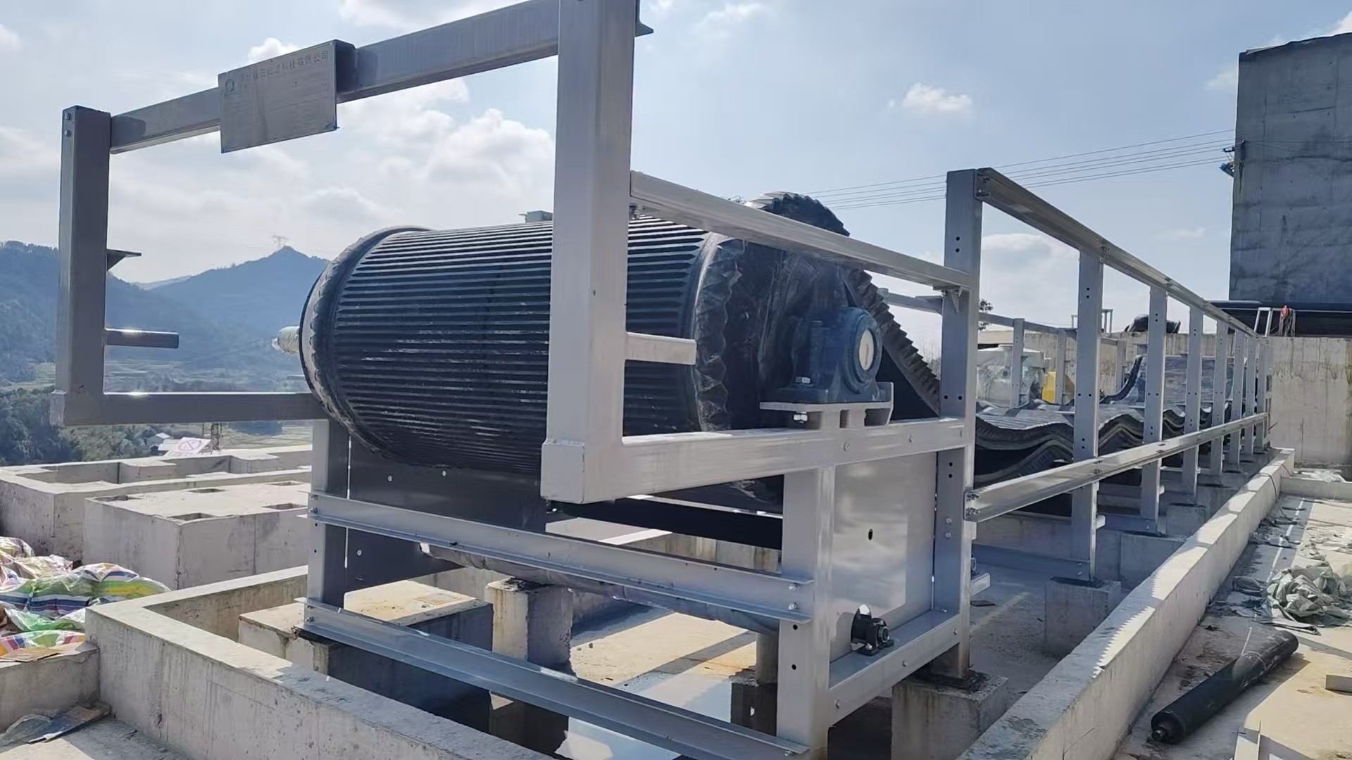 帶式真空過濾機(jī)濾餅含水率偏高、忽干忽濕是什么原因？