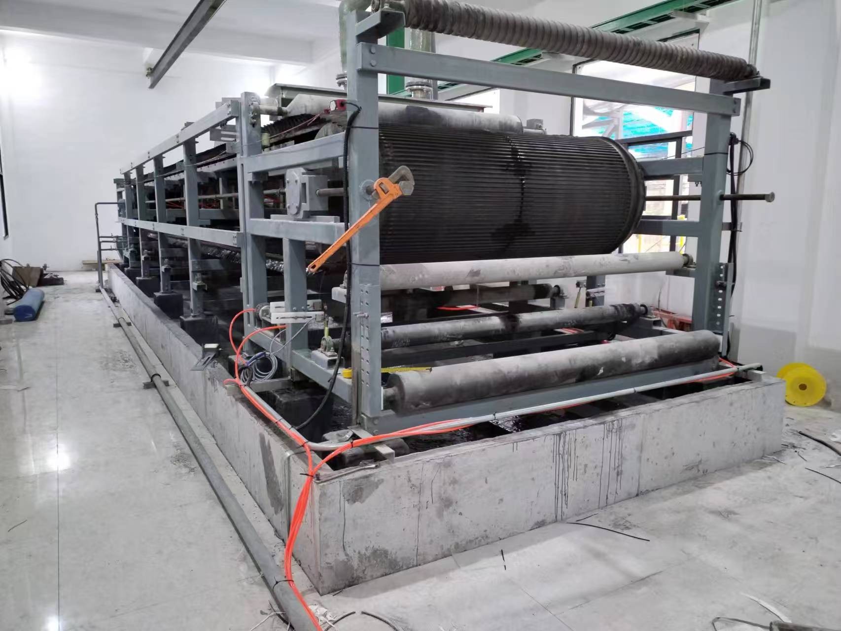 帶式真空過濾機(jī)的濾布應(yīng)該如何清洗？